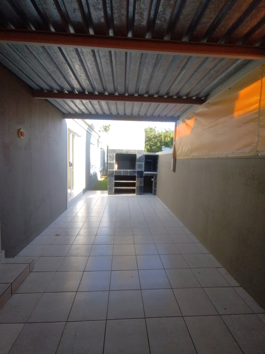 5 Bedroom Property for Sale in Wavecrest Eastern Cape